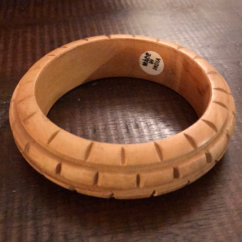 NEW! Vintage Carved Wood Bangle Bracelet - Picture 5 of 5